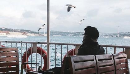 爱游戏APP-湖人球员恋情曝光 内线爱情大戏引热议，湖人所以球员